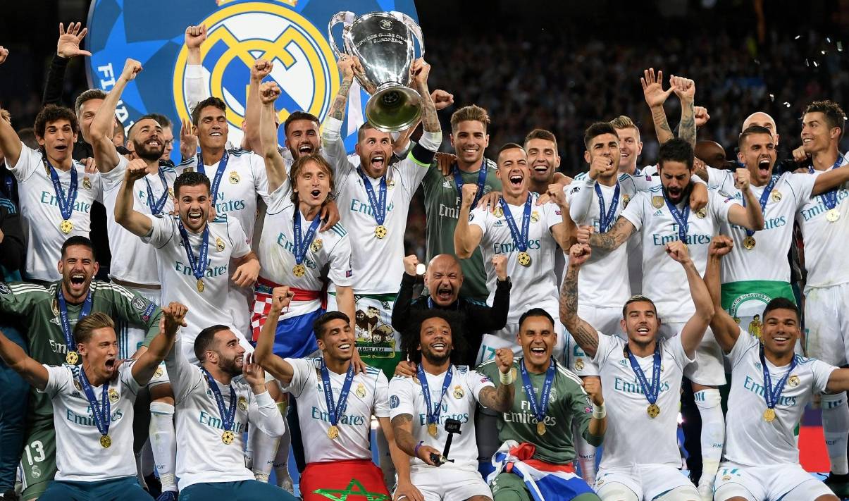 克罗斯评历史最佳11人：C罗左边锋，梅西前腰，马尔蒂尼入选