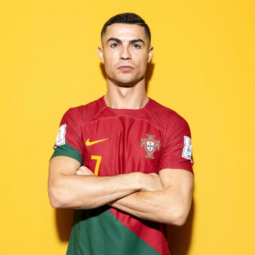 特尔施特根社媒晒恢复训练照片：很高兴归队