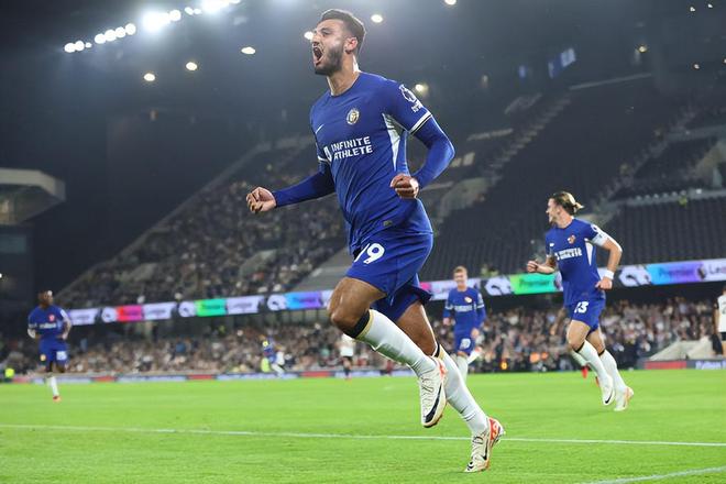 鲁本·阿莫林的曼联体系为何在边翼卫位置频频受阻？危机或将进一步加剧！