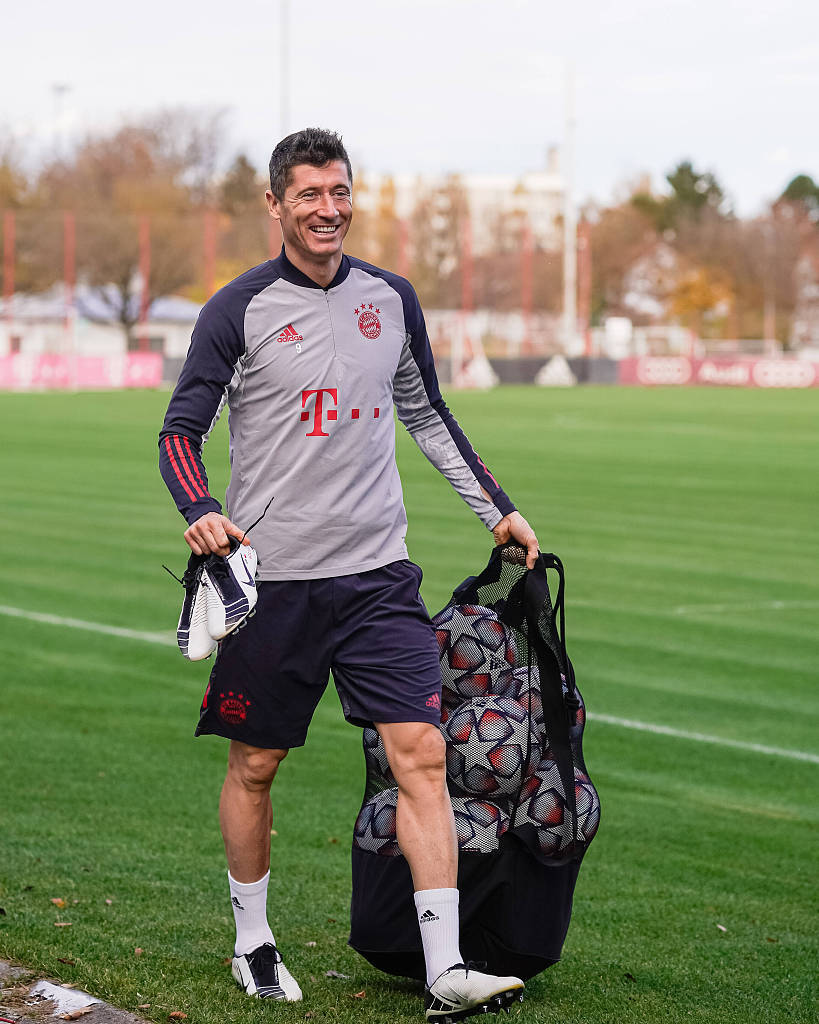 中国U22vs越南U22：拜合拉木、徐彬先发，胡荷韬、贺一然出战