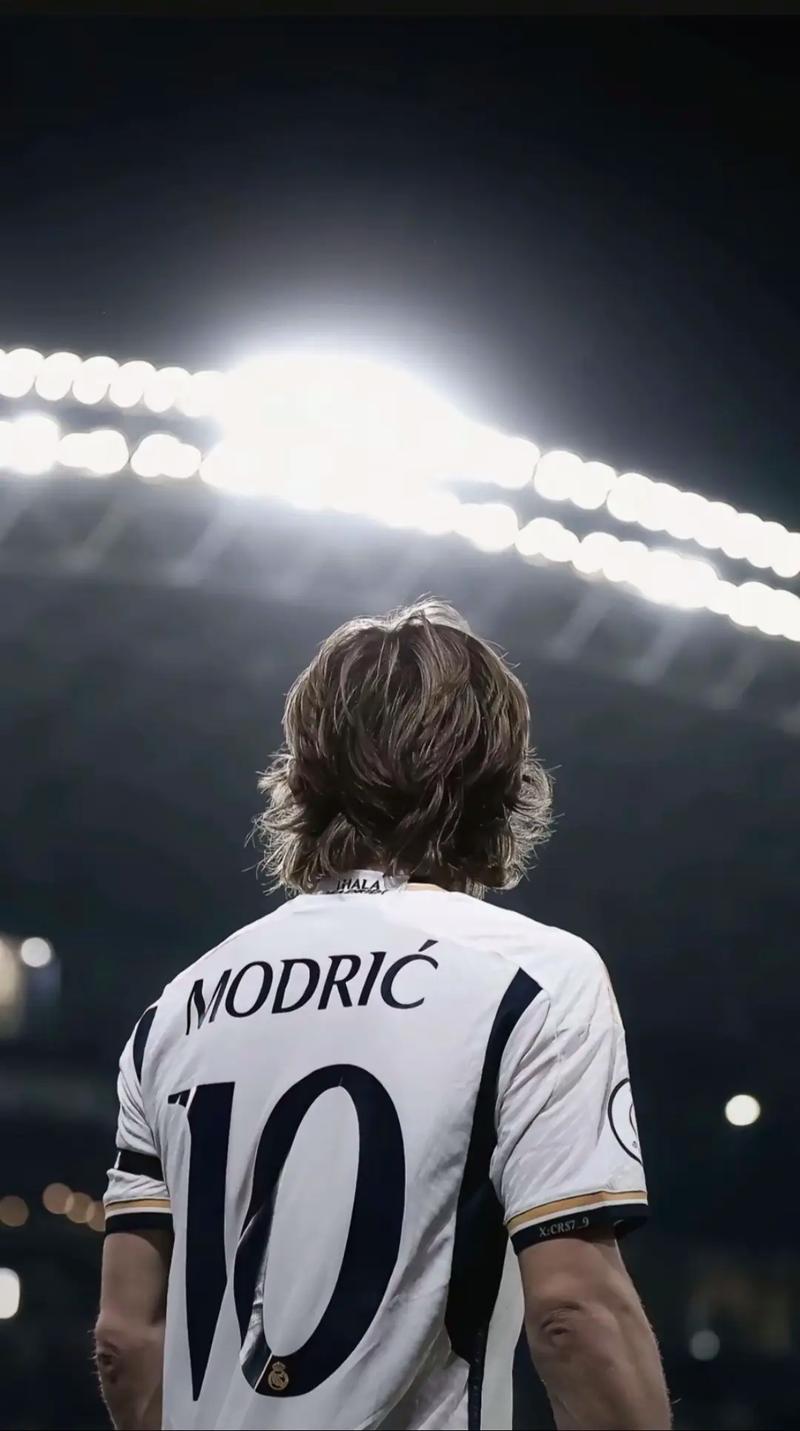 利物浦乱了！外媒：斯洛特将下课，萨拉赫会去沙特，范戴克施压