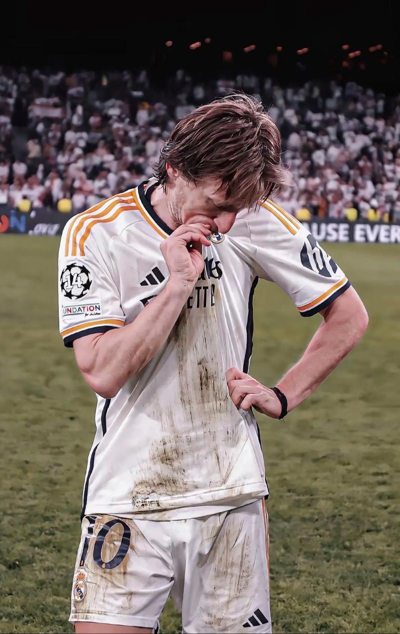 半场战报：格拉斯哥流浪者0-2罗马，佩莱格里尼、苏莱破门